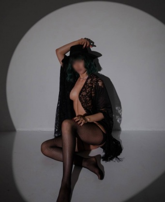 Я знаю, как доставить наслаждение и сделать тебя счастливым. Мои услуги включают классический секс, оральный секс, массаж и многое другое, чтобы удовлетворить все твои фантазии. У меня есть отличные отзывы и настоящие фото, чтобы ты убедился в моей красоте. Я живу в Москве и готова встретиться с тобой в любое удобное для тебя время. Давай встретимся и создадим незабываемые моменты вместе! 💋🌹🔥 14839, 25 лет