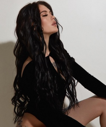 Соблазнительная красотка приглашает в гости для незабываемых встреч. Яркая, страстная, с огоньком в глазах. Гарантирую конфиденциальность и полное удовлетворение. Звони и приходи, не пожалеешь! 2176, 22 года